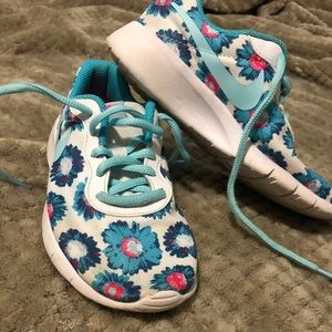 Nike floral print girls size 1 sneakers USED